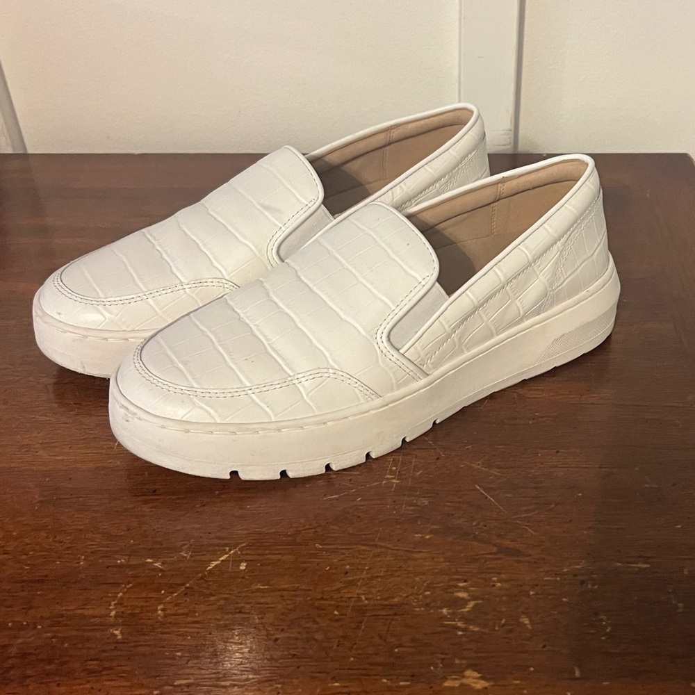 Vionic Dinora White Croc-Embossed Slip-On Sneakers size 7 - Picture 2 of 8